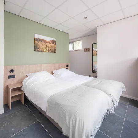 Holiday park Groepsaccommodatie Met Hottub En Sauna | 18 Personen