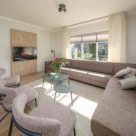 Holiday park Groepsaccommodatie Met Hottub En Sauna | 18 Personen Neede