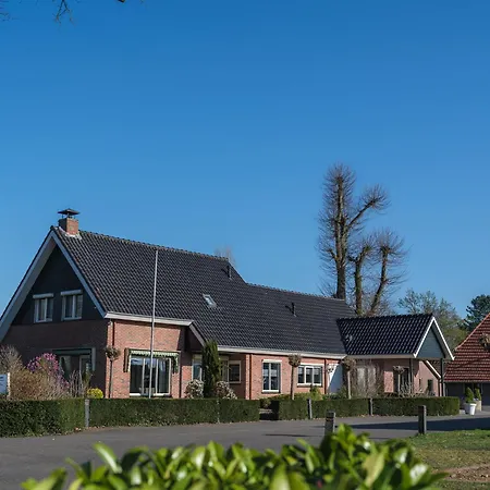 Holiday park Groepsaccommodatie Met Hottub En Sauna | 18 Personen Neede