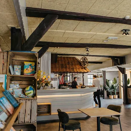 Groepsaccommodatie Met Hottub En Sauna | 18 Personen Semesterbostad Neede