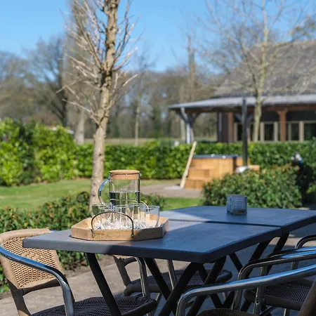 Vakantiehuis Groepsaccommodatie Met Hottub En Sauna | 18 Personen