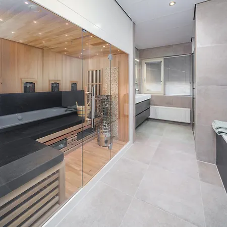 Vakantiehuis Groepsaccommodatie Met Hottub En Sauna | 18 Personen *