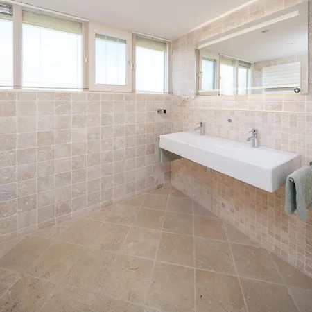Groepsaccommodatie Met Hottub En Sauna | 18 Personen Vakantiehuis *