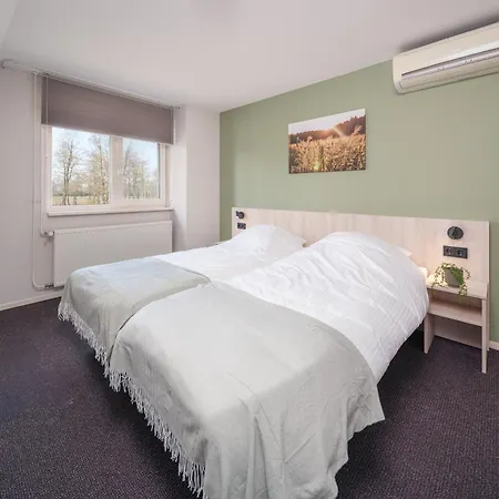 Groepsaccommodatie Met Hottub En Sauna | 18 Personen Vakantiehuis *
