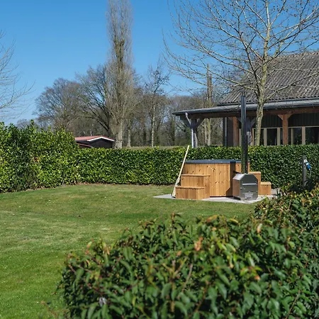 Vakantiehuis Groepsaccommodatie Met Hottub En Sauna | 18 Personen Neede