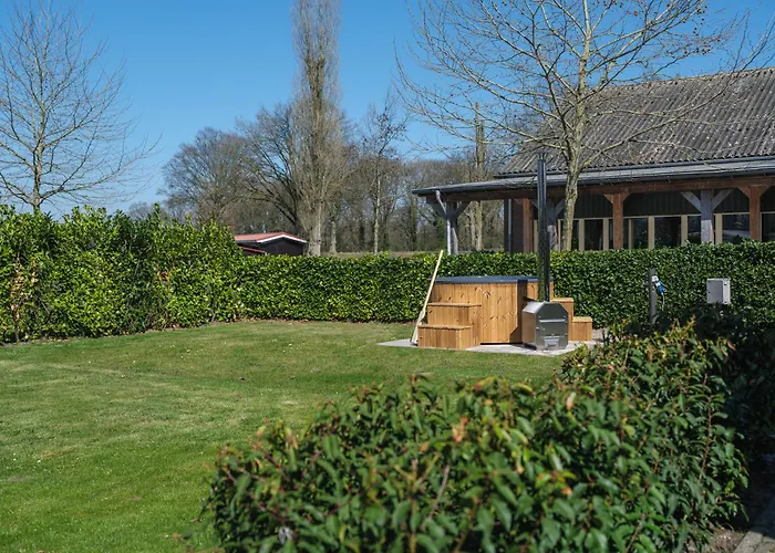 Semesterbostad Groepsaccommodatie Met Hottub En Sauna | 18 Personen *