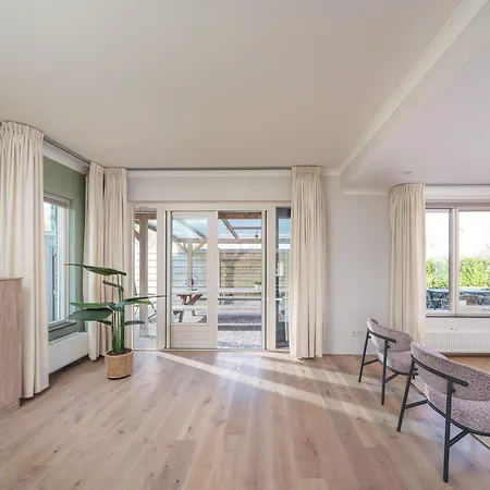 Vakantiepark Groepsaccommodatie Met Hottub En Sauna | 18 Personen