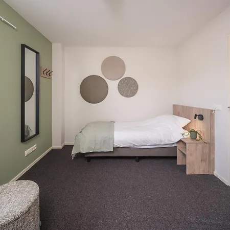 Vakantiepark Groepsaccommodatie Met Hottub En Sauna | 18 Personen