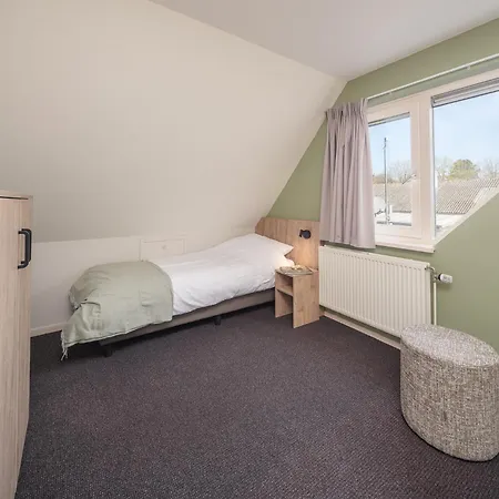 Dom wakacyjny Groepsaccommodatie Met Hottub En Sauna | 18 Personen