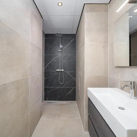 Dom wakacyjny Groepsaccommodatie Met Hottub En Sauna | 18 Personen