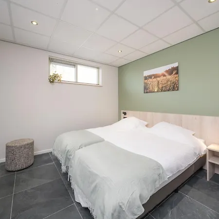 Dom wakacyjny Groepsaccommodatie Met Hottub En Sauna | 18 Personen Neede