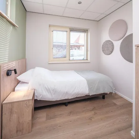 Dom wakacyjny Groepsaccommodatie Met Hottub En Sauna | 18 Personen *