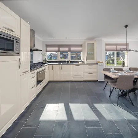 Groepsaccommodatie Met Hottub En Sauna | 18 Personen Dom wakacyjny *